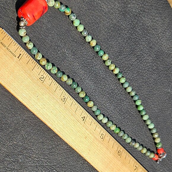 Green Turquoise and Silver Beaded Necklace - Picture 4 of 6